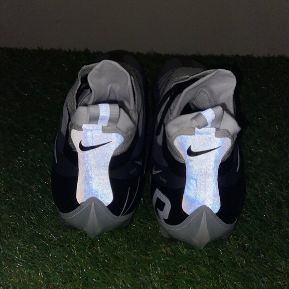 Athletic_Shoes
